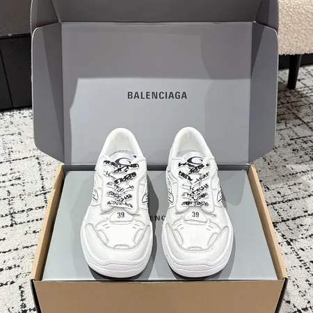 バレンシアガ カジュアルシューズ