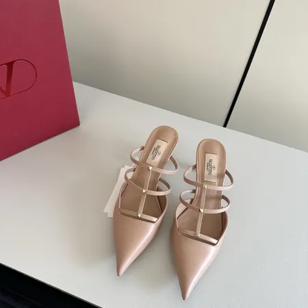 ヴァレンティノ スリッパ