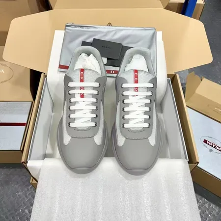 プラダ スニーカー