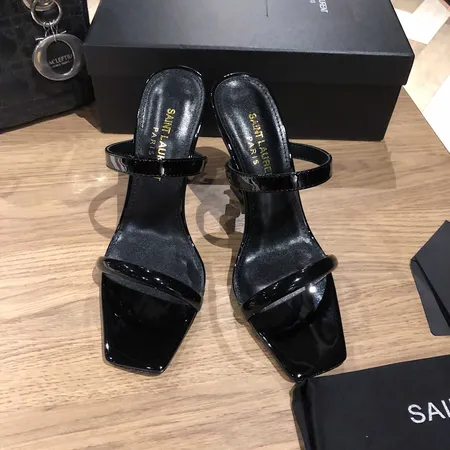 イブサンローラン サンダル
