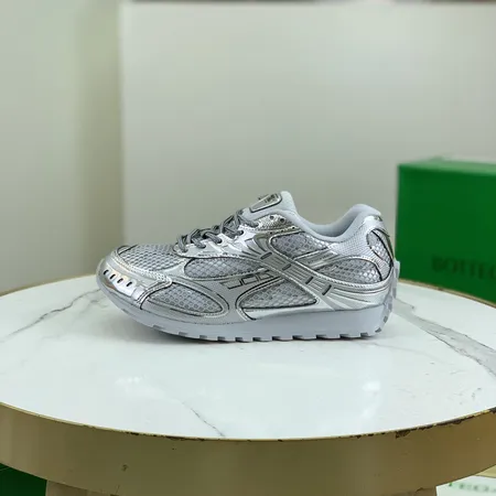 ボッテガ ヴェネタ スニーカー