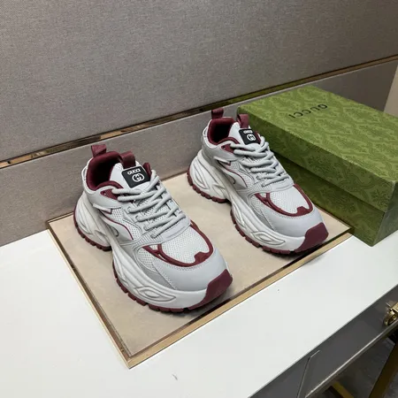 グッチ カジュアルシューズ