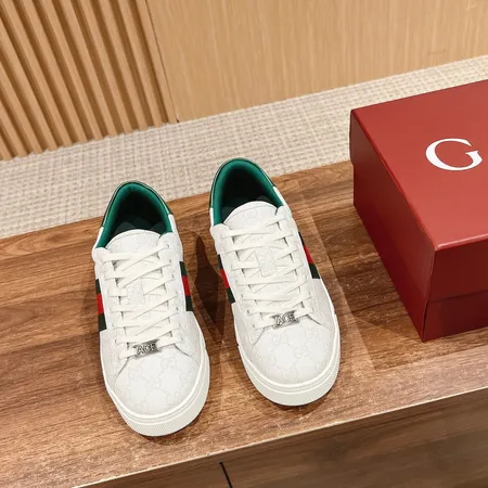 グッチ カジュアルシューズ