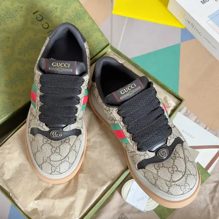 グッチ カジュアルシューズ