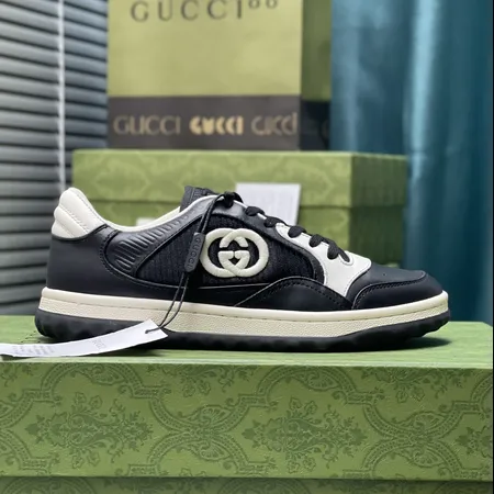 グッチ カジュアルシューズ