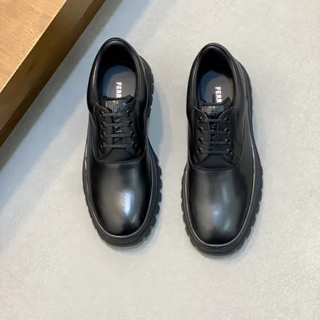 フェラガモ カジュアルシューズ