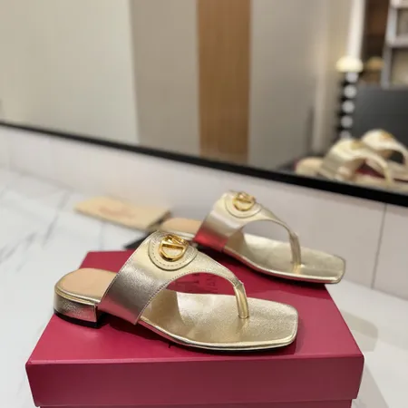 ヴァレンティノ スリッパ