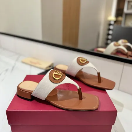 ヴァレンティノ スリッパ