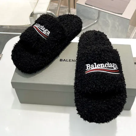 バレンシアガ スリッパ