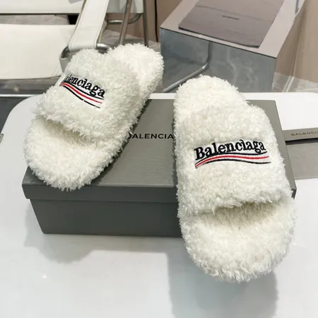 バレンシアガ スリッパ