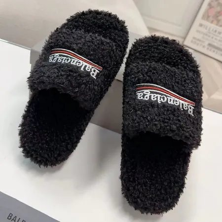 バレンシアガ スリッパ