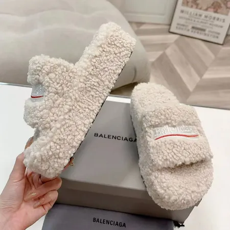 バレンシアガ スリッパ