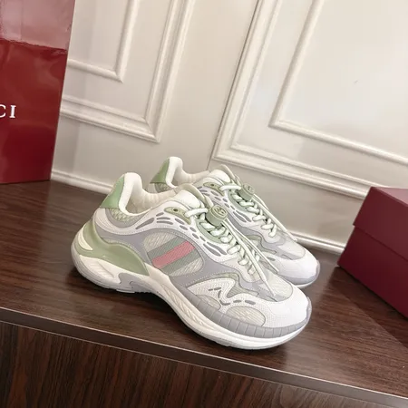 グッチ スニーカー