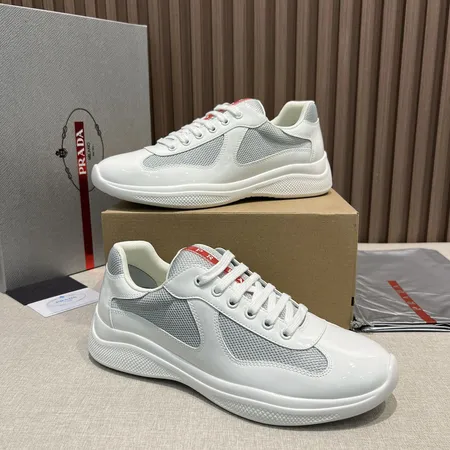 プラダ スニーカー