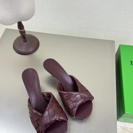 ボッテガ ヴェネタ スリッパ
