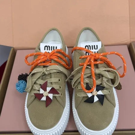 ミュウミュウ カジュアルシューズ