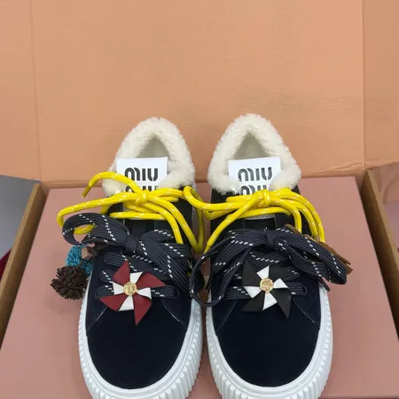 ミュウミュウ カジュアルシューズ
