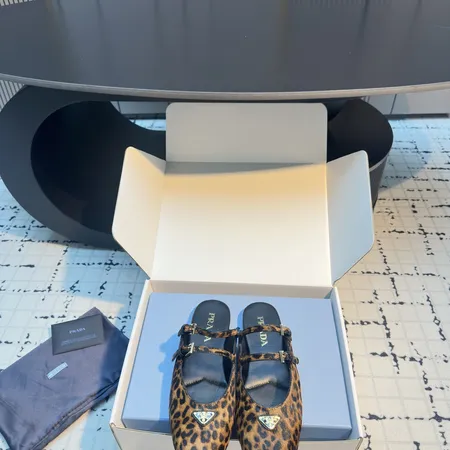 プラダ スリッパ