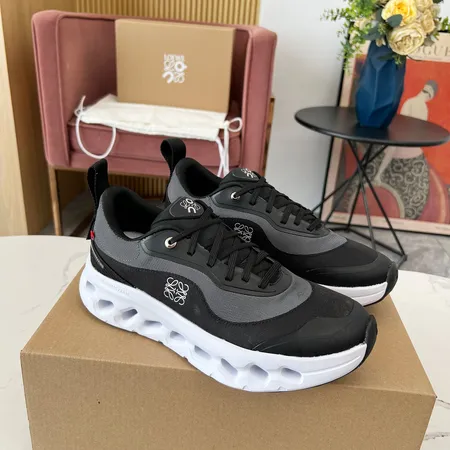 ロエベ スニーカー