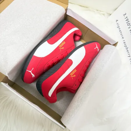 プーマ スニーカー