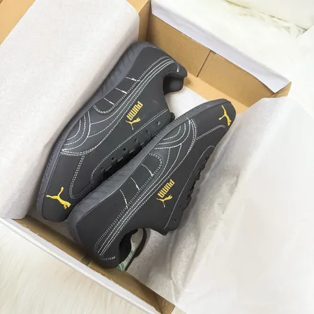 プーマ スニーカー