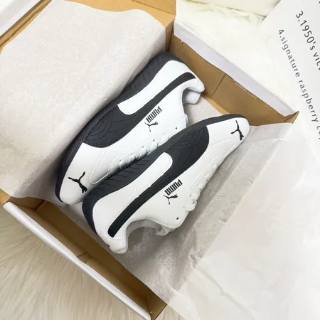 プーマ スニーカー