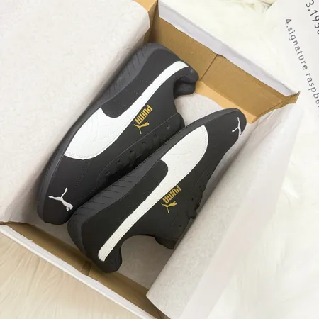 プーマ スニーカー