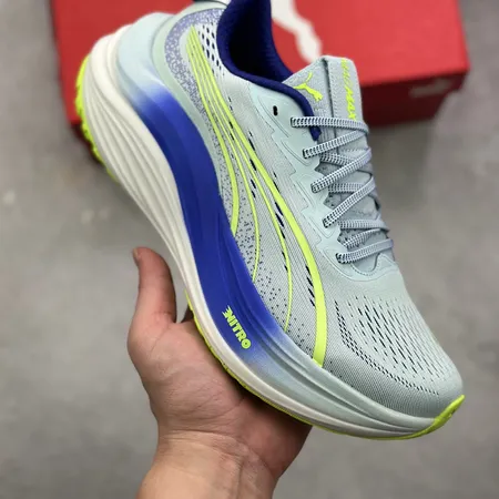 プーマ スニーカー