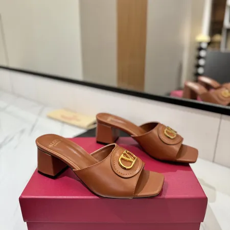 ヴァレンティノ スリッパ