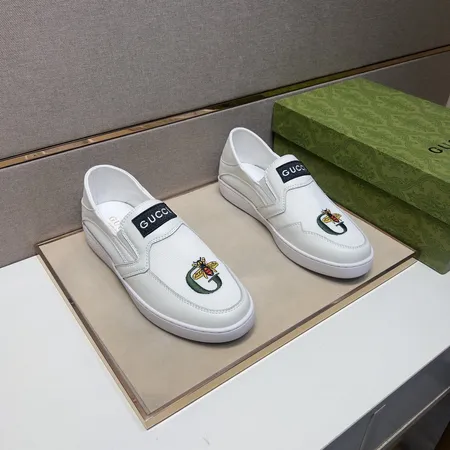 グッチ カジュアルシューズ