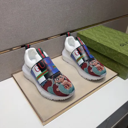 グッチ カジュアルシューズ