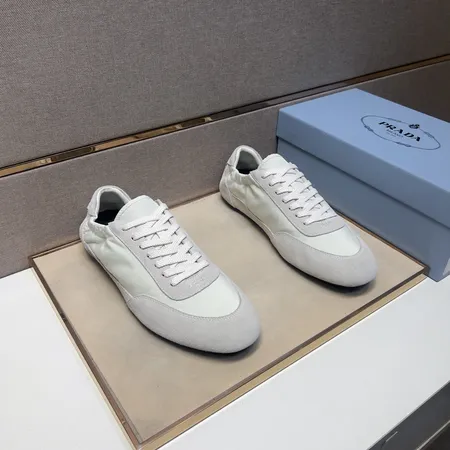 プラダ カジュアルシューズ