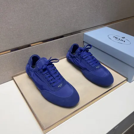 プラダ カジュアルシューズ