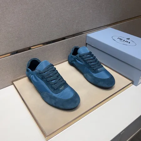 プラダ カジュアルシューズ