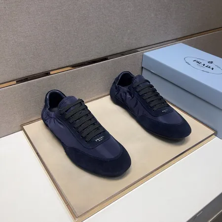 プラダ カジュアルシューズ