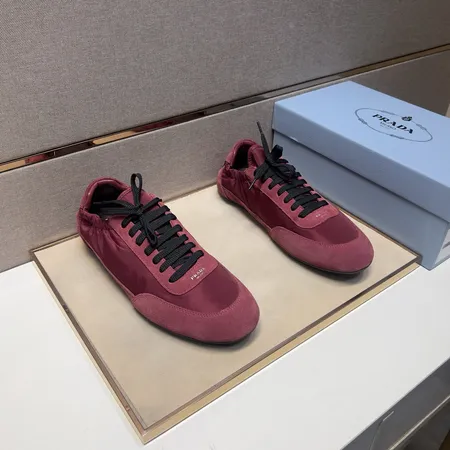 プラダ カジュアルシューズ