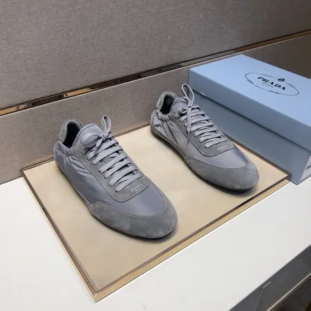 プラダ カジュアルシューズ