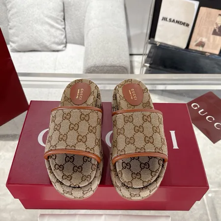 グッチ スリッパ