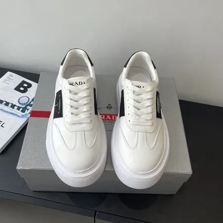 プラダ カジュアルシューズ