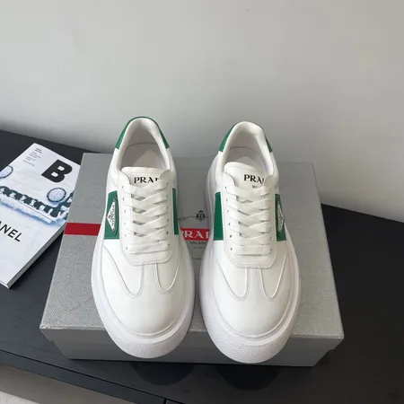プラダ カジュアルシューズ