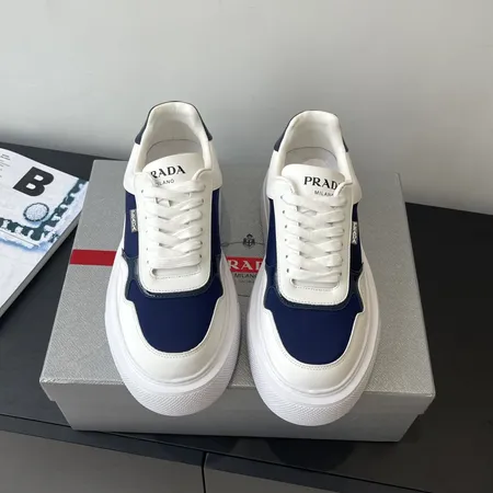 プラダ カジュアルシューズ