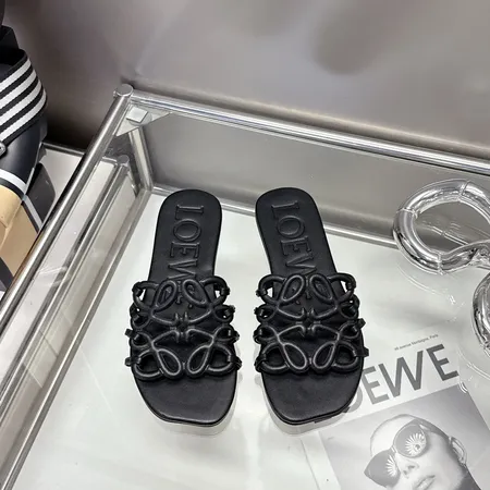 ロエベ スリッパ