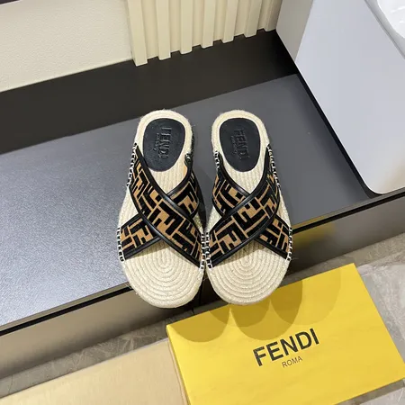 フェンディ スリッパ