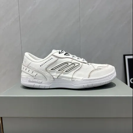 バレンシアガ カジュアルシューズ