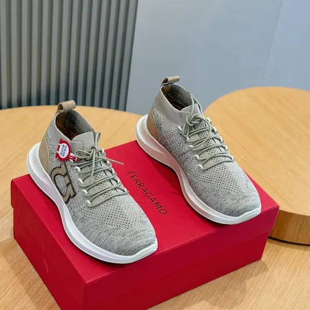 フェラガモ カジュアルシューズ