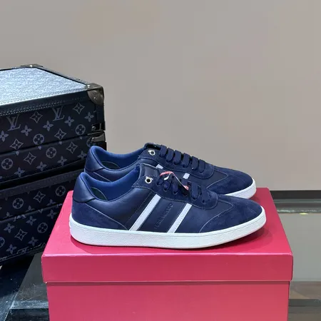 フェラガモ カジュアルシューズ