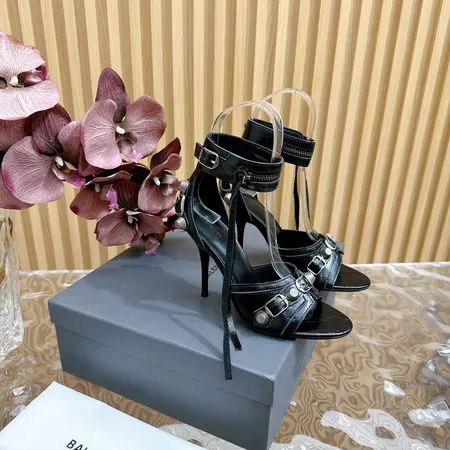 バレンシアガ サンダル