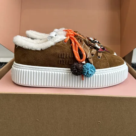 ミュウミュウ カジュアルシューズ