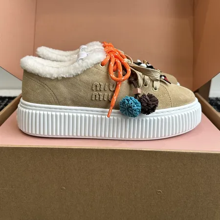 ミュウミュウ カジュアルシューズ