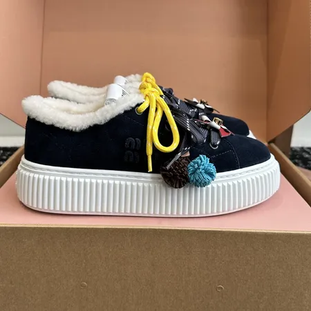 ミュウミュウ カジュアルシューズ